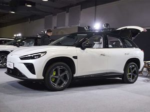 Кузовные запчасти на разные марки автомобилей