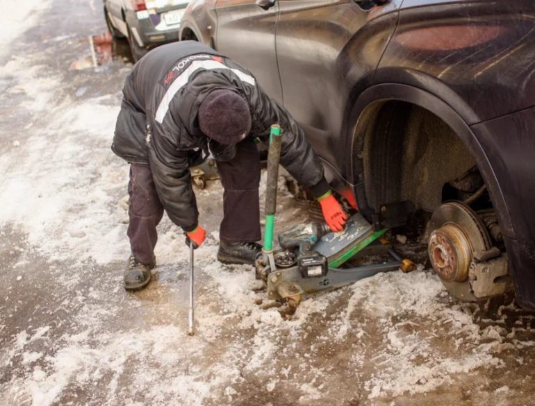 Круглосуточный выездной шиномонтаж от 2000 рублей: решение для экстренных ситуаций