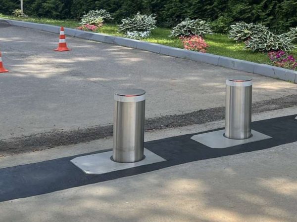 Противотаранный боллард против обычного: в чём разница и когда стоит переплатить